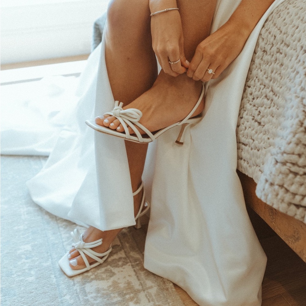 Badgley Mischka Loyalty Bow Heels White